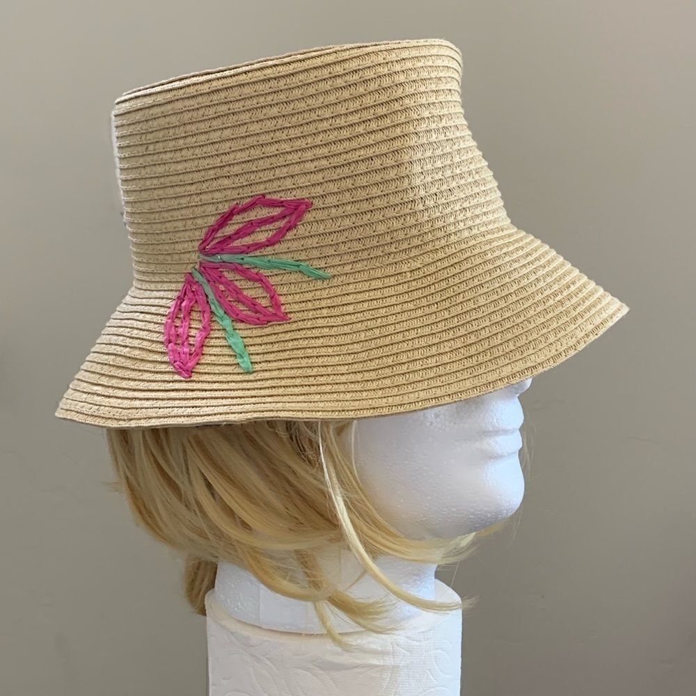 Women's Sun Straw Hat With Embroidered Flower . - Picture 7 of 11